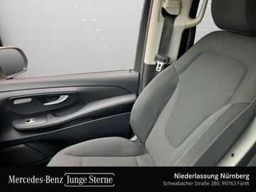 Mercedes V 220 - 11