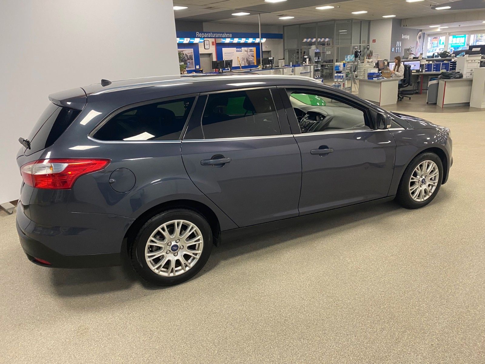 Fahrzeugabbildung Ford Focus 1.6 TDCi Titanium Turnier+NAVI+TELEFON+ALU