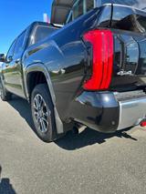 Toyota Tundra CrewMax Limited - Toyota Tundra: Allradantrieb