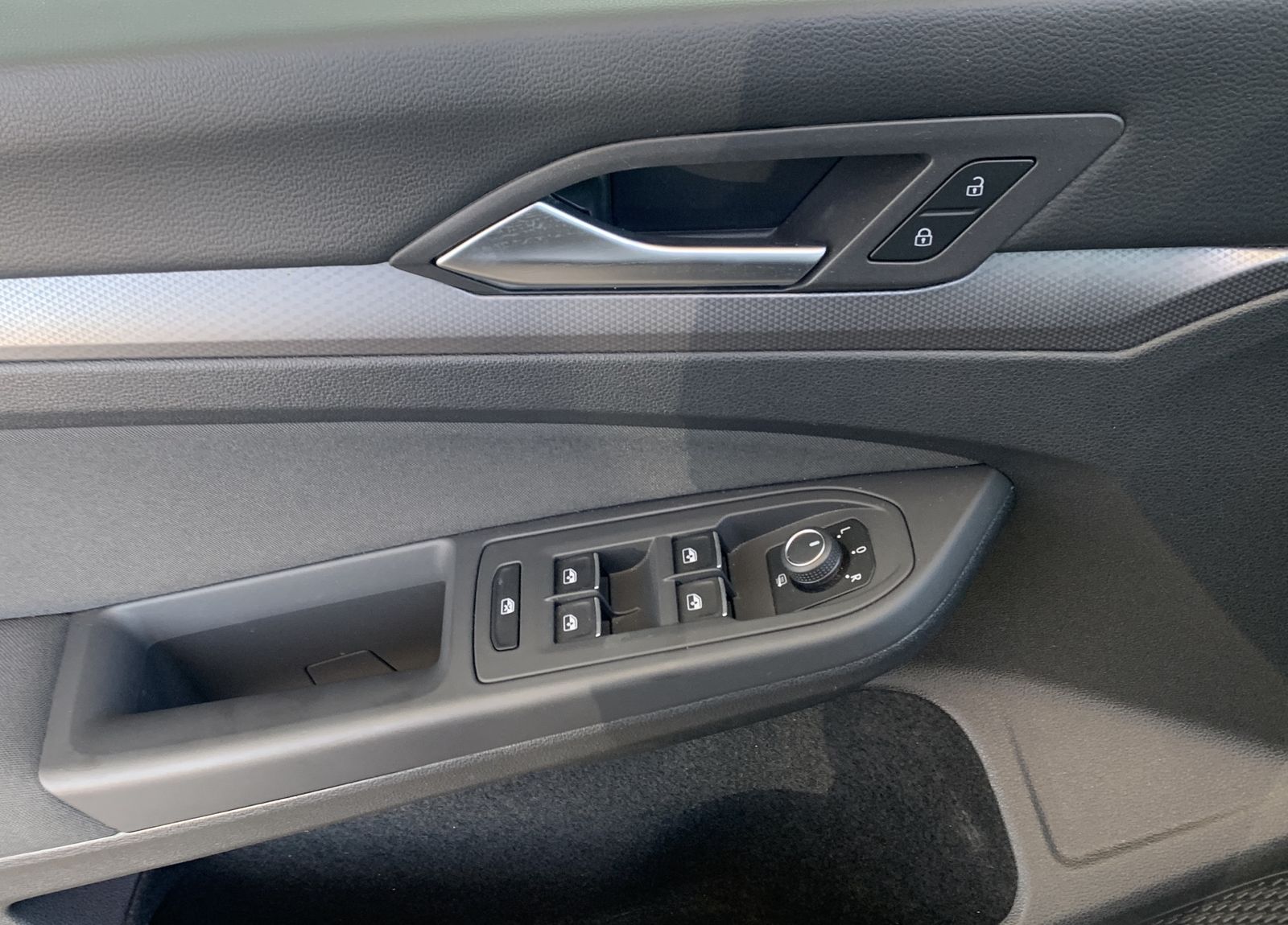Fahrzeugabbildung Volkswagen Golf 2.0 TDI*LED-Plus*Cam*AHK*ACC*Navi*