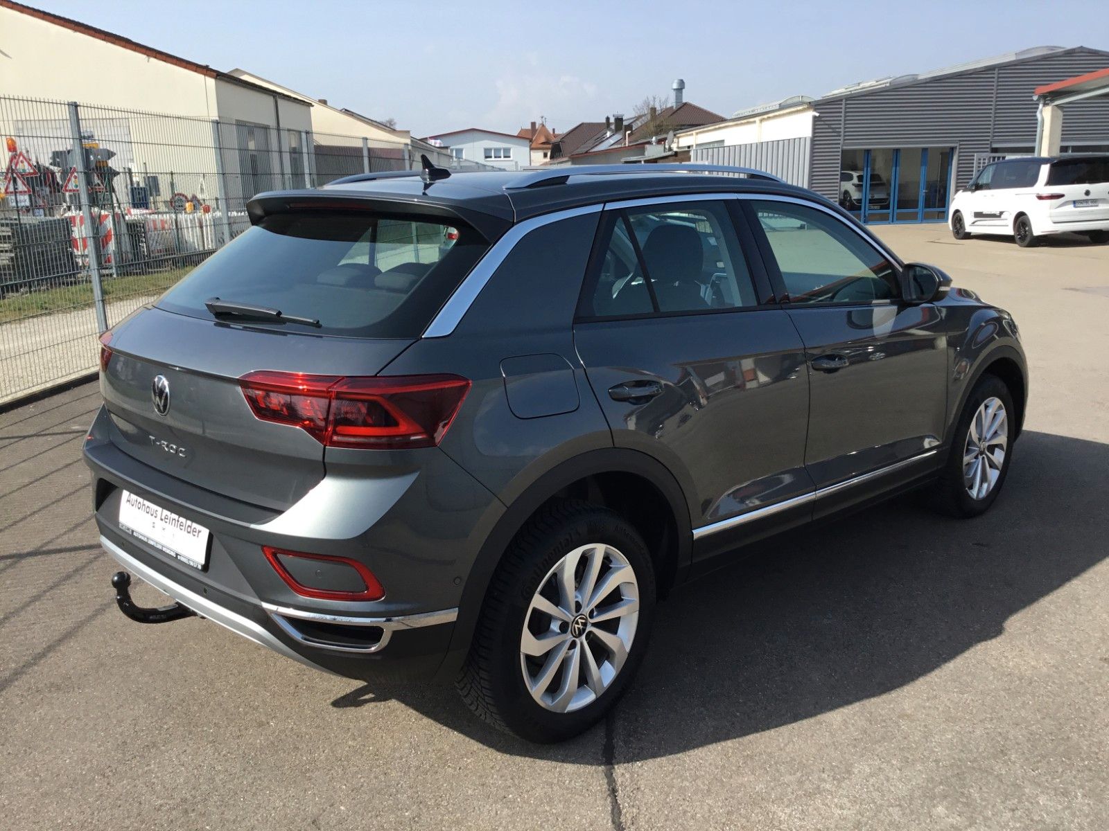 Fahrzeugabbildung Volkswagen T-Roc 1.5 TSI DSG Style+AHK+MatrixLED+ACC+Pano