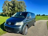 Volkswagen T5 Multivan - Volkswagen T5 Multivan mit Benzin-Antrieb: Automatik