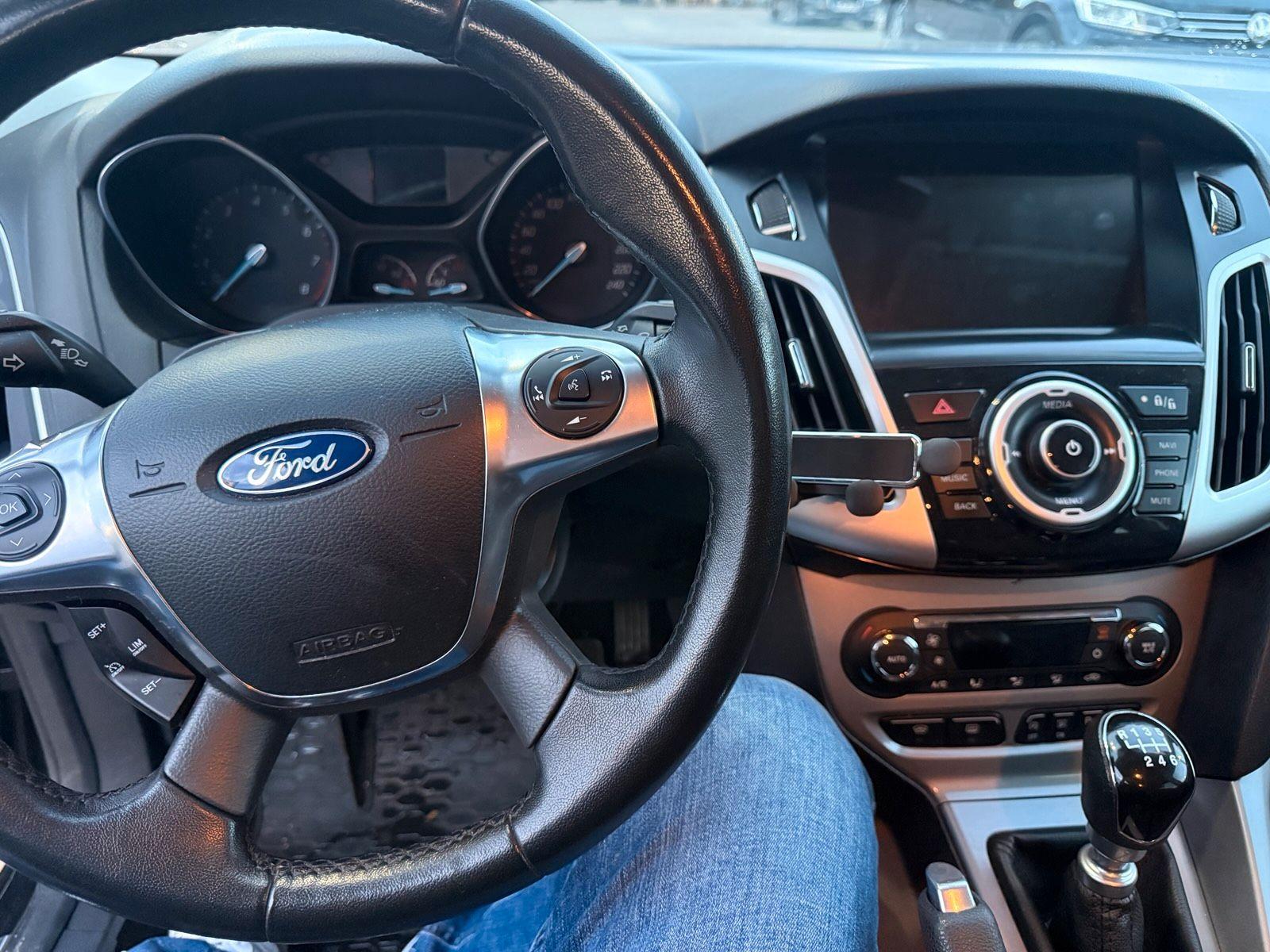 Ford Focus 2014 — photo 5