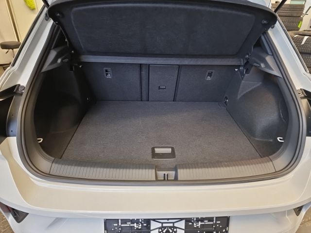 Fahrzeugabbildung Volkswagen T-Roc 1.5TSI R-LINE IQ.DRIVE TRAVEL KAMERA NAVI