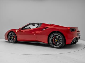 صورة 10 لـ 2015 Ferrari 488 SPIDER