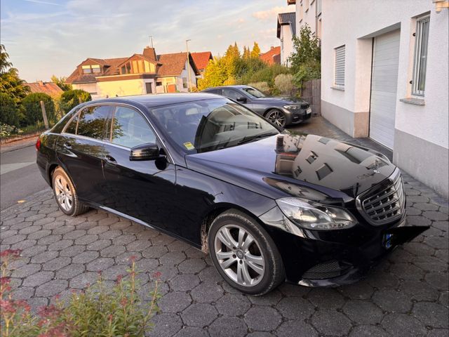 MERCEDES-BENZ E 220