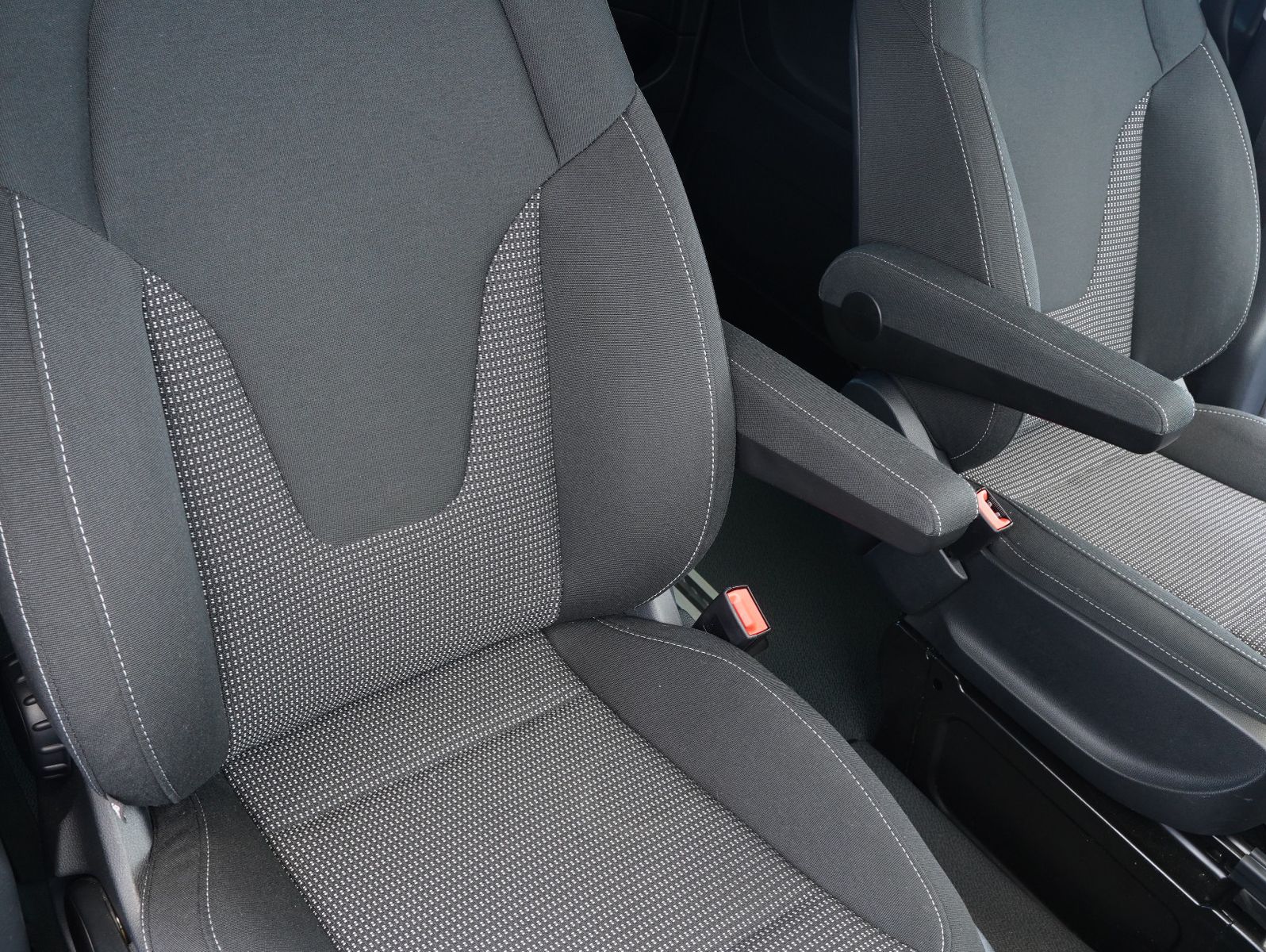 Fahrzeugabbildung Pössl VANSTAR Vito Tourer 119 CDI Pro 4x4 lang MARKISE