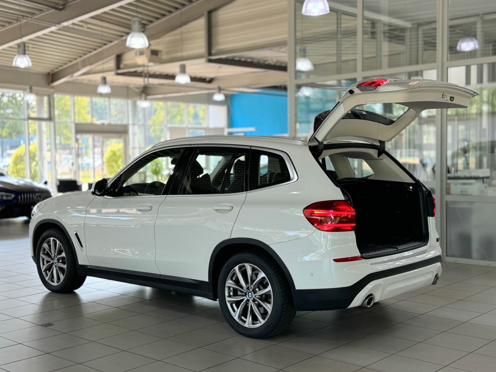 Fahrzeugabbildung BMW X3 xD20i HiFi Kamera Leder Alarm M Sport LED 19"