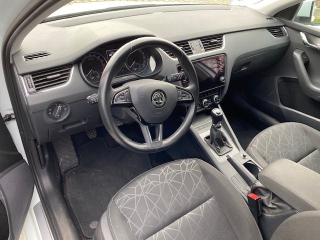 Octavia 1.6 TDI Clever AHK/LED/17-ZOLL/NAVI/BUSI