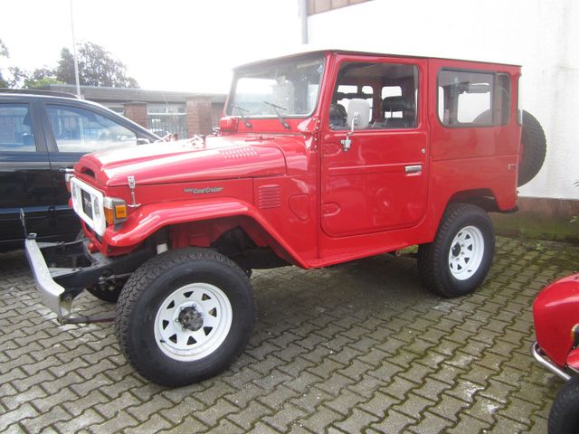 Toyota Oldtimer Toyota Land Cruiser BJ42