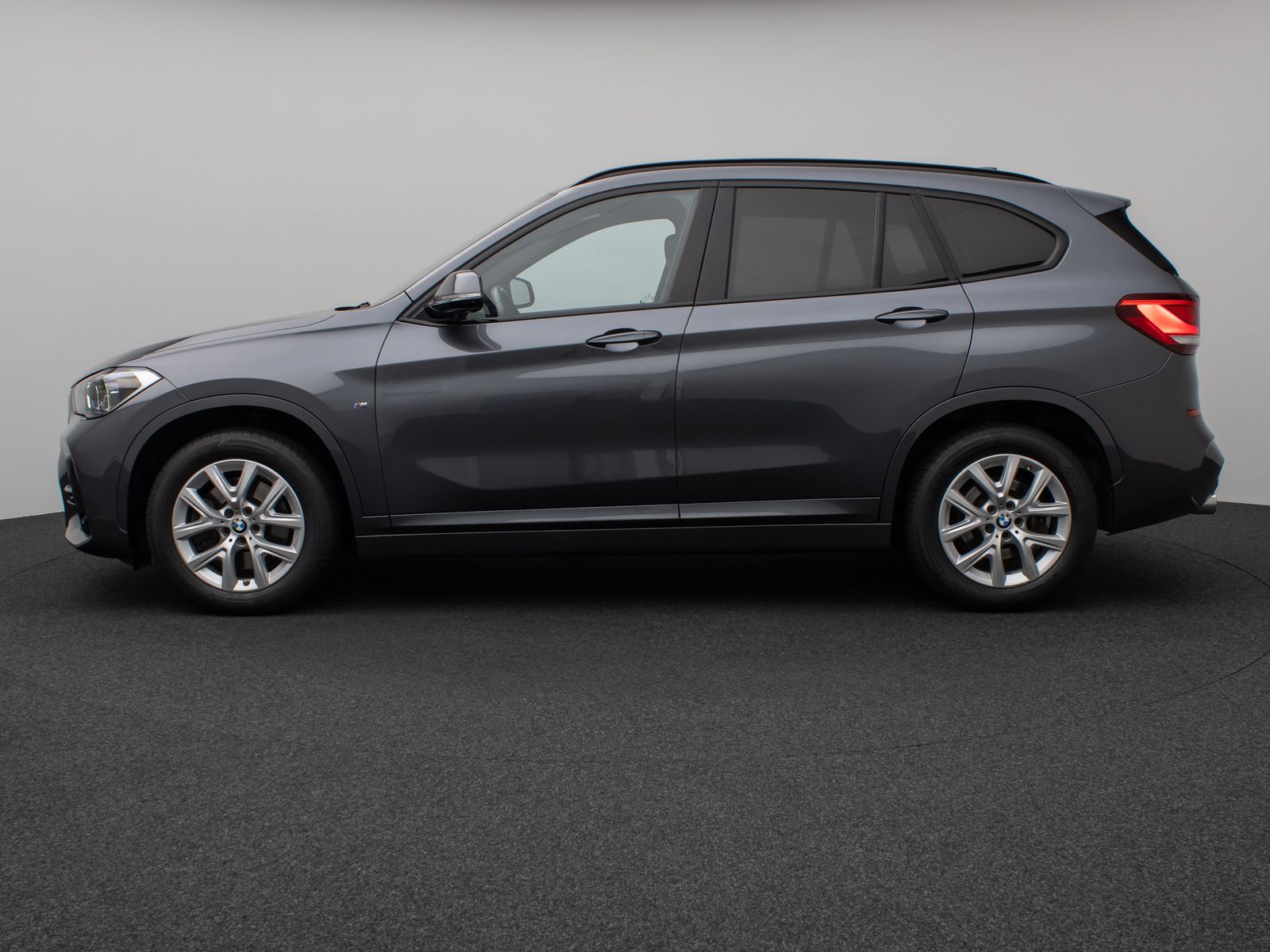 Fahrzeugabbildung BMW X1 xD20d M Sport ACC HUD DAB Panorama HiFi Leder