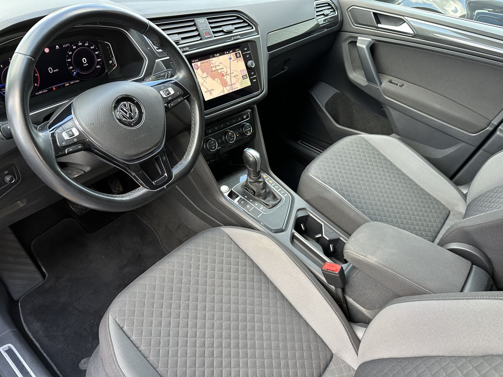 Fahrzeugabbildung Volkswagen Tiguan 1.5 TSI DSG Comfortline NAV+LED+PANO+AHK