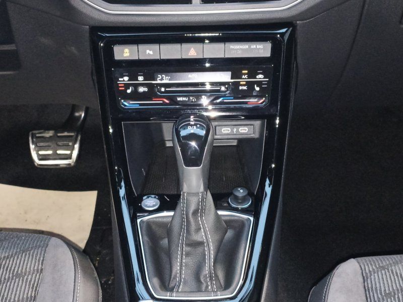 Fahrzeugabbildung Volkswagen T-Cross 1.5 TSI R-Line DSG  ACC+NAVI+MATRIX-LED+