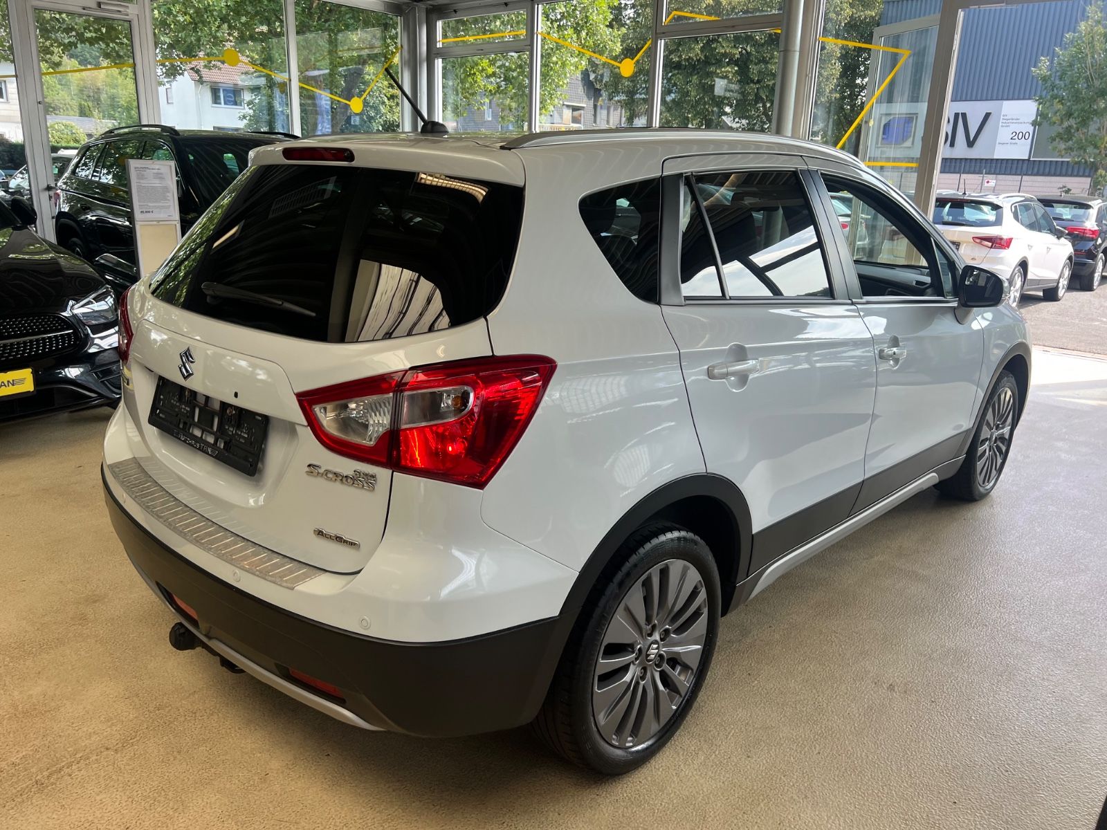 Fahrzeugabbildung Suzuki SX4 S-Cross Comfort+ 4x4 *PANO*LEDER*