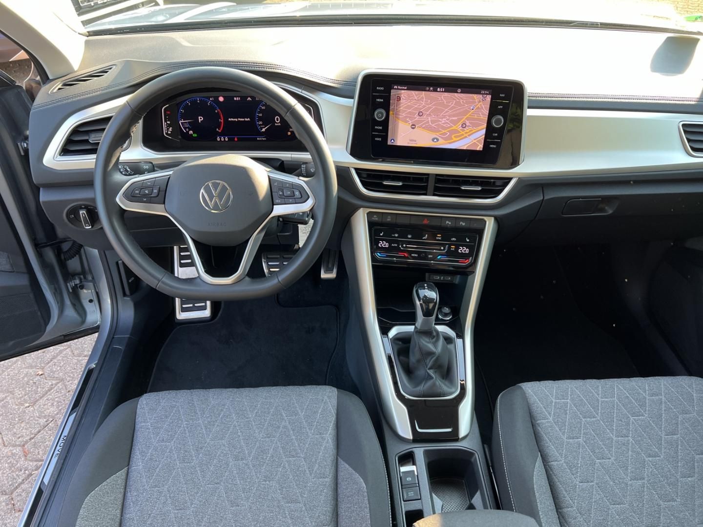 Fahrzeugabbildung Volkswagen T-ROC MOVE MOVE 1.5l TSI,DSG,RFK,Navi,LED,17",Te