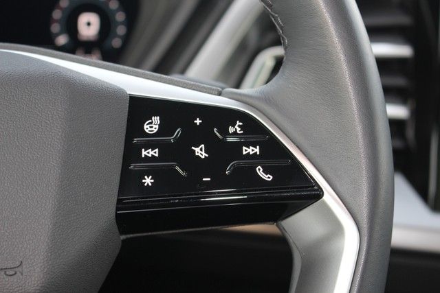 Q4 45 e-tron basis quattro PANO LED RFK