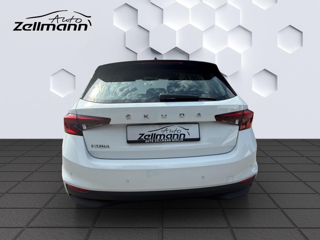 Skoda Fabia 2022 г. Белый, пробег 49634 км
