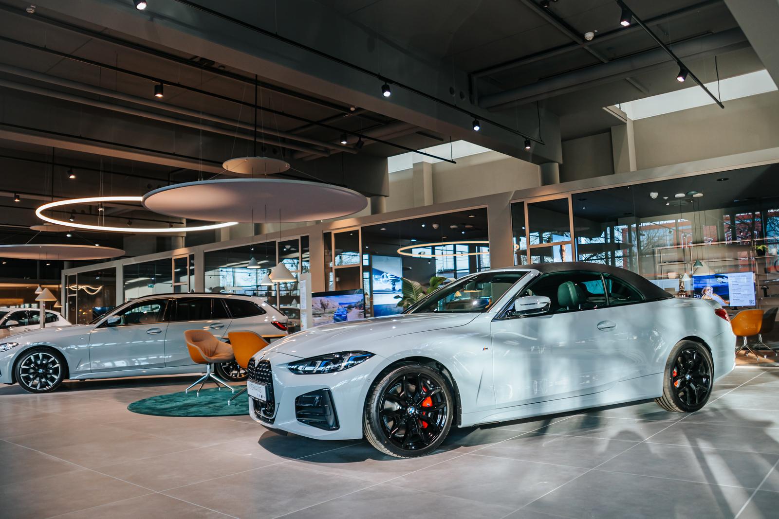 showroom-image-top