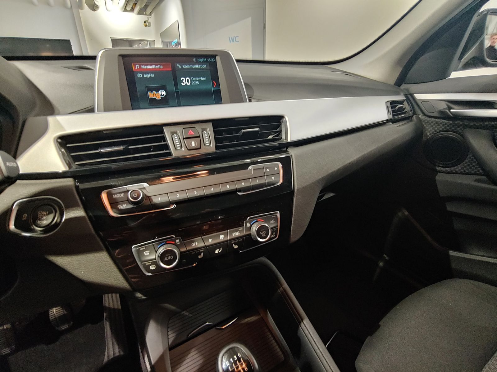 BMW X1 sDrive18i Parkassistent/PDC/Shz/Tempomat foto 12