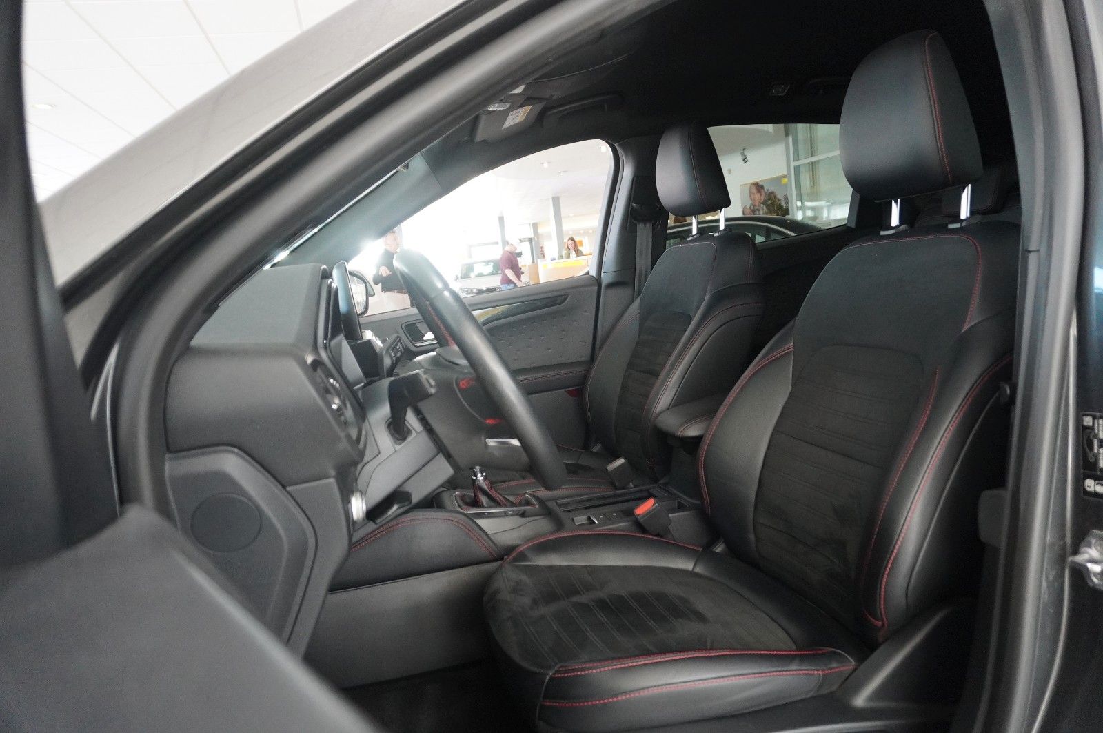 Fahrzeugabbildung Ford Kuga 1.5 ST-LINE X NAVI/LED/KAMERA/SPORT/B&O/DAB