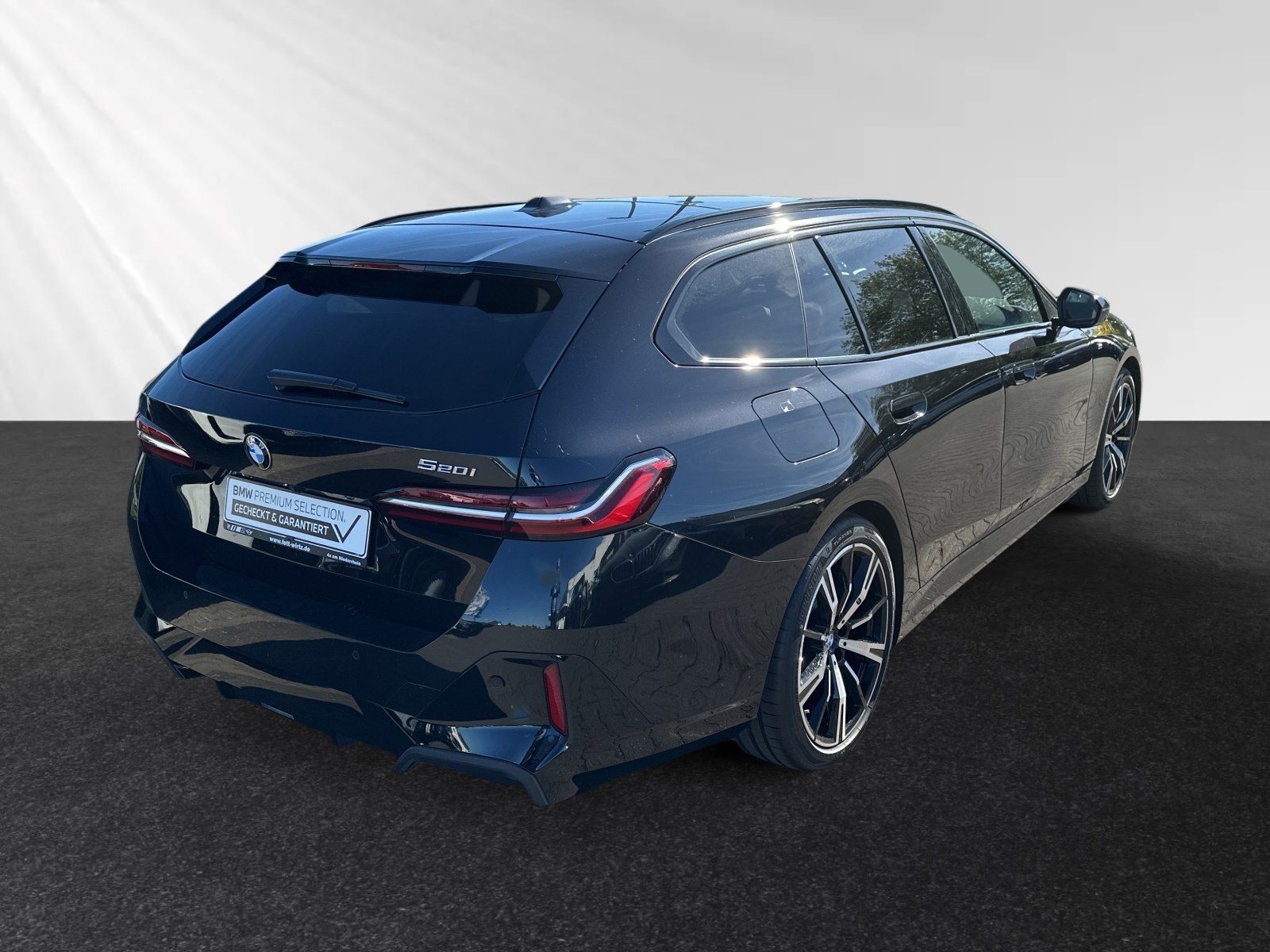 BMW 520i Touring M Sport AHK Pano 20 LMR Standhzg foto 3
