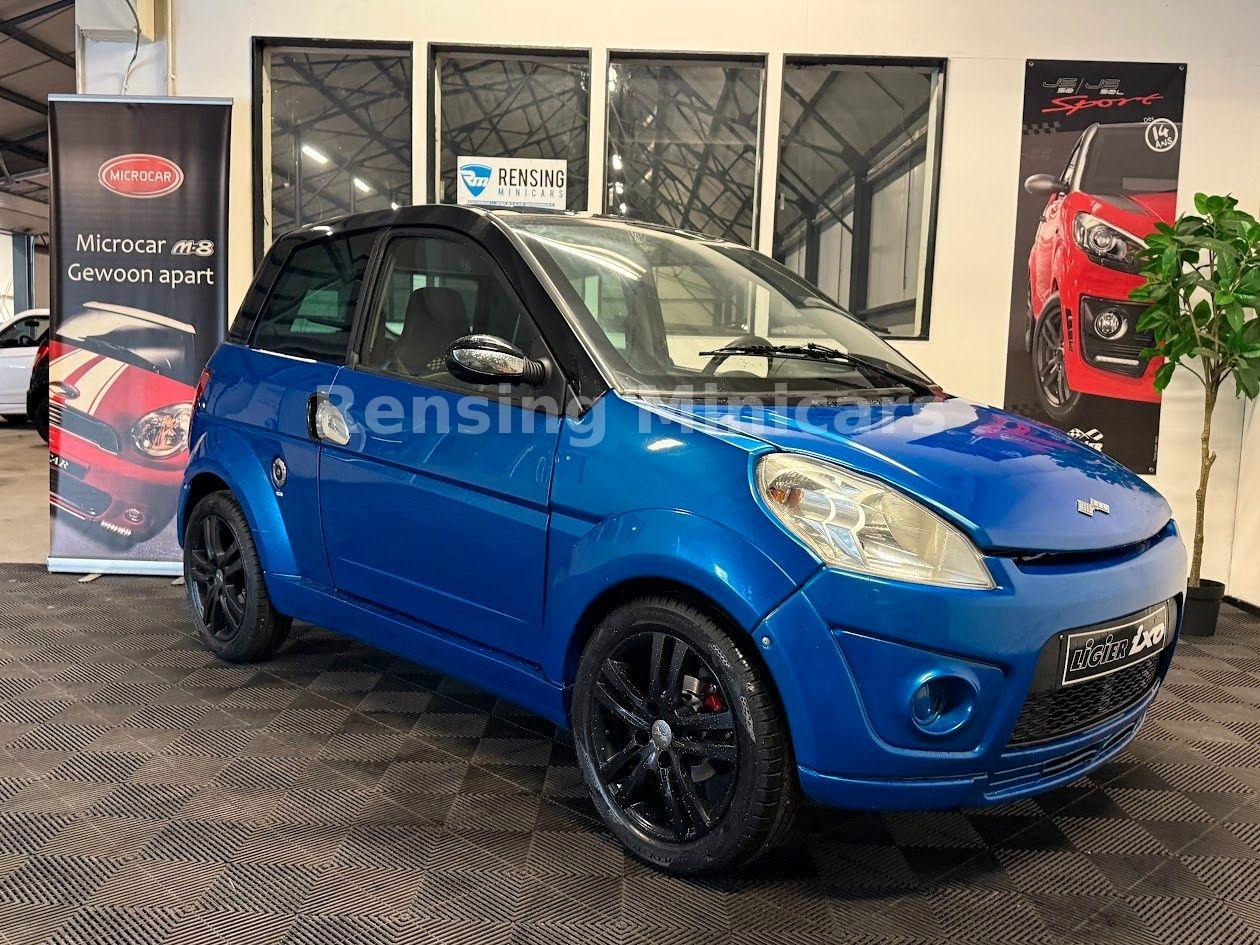 Ligier IXO Blue and Black Mopedauto Microcar 45 KM