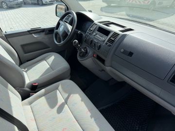 Volkswagen T5 Transporter - 2
