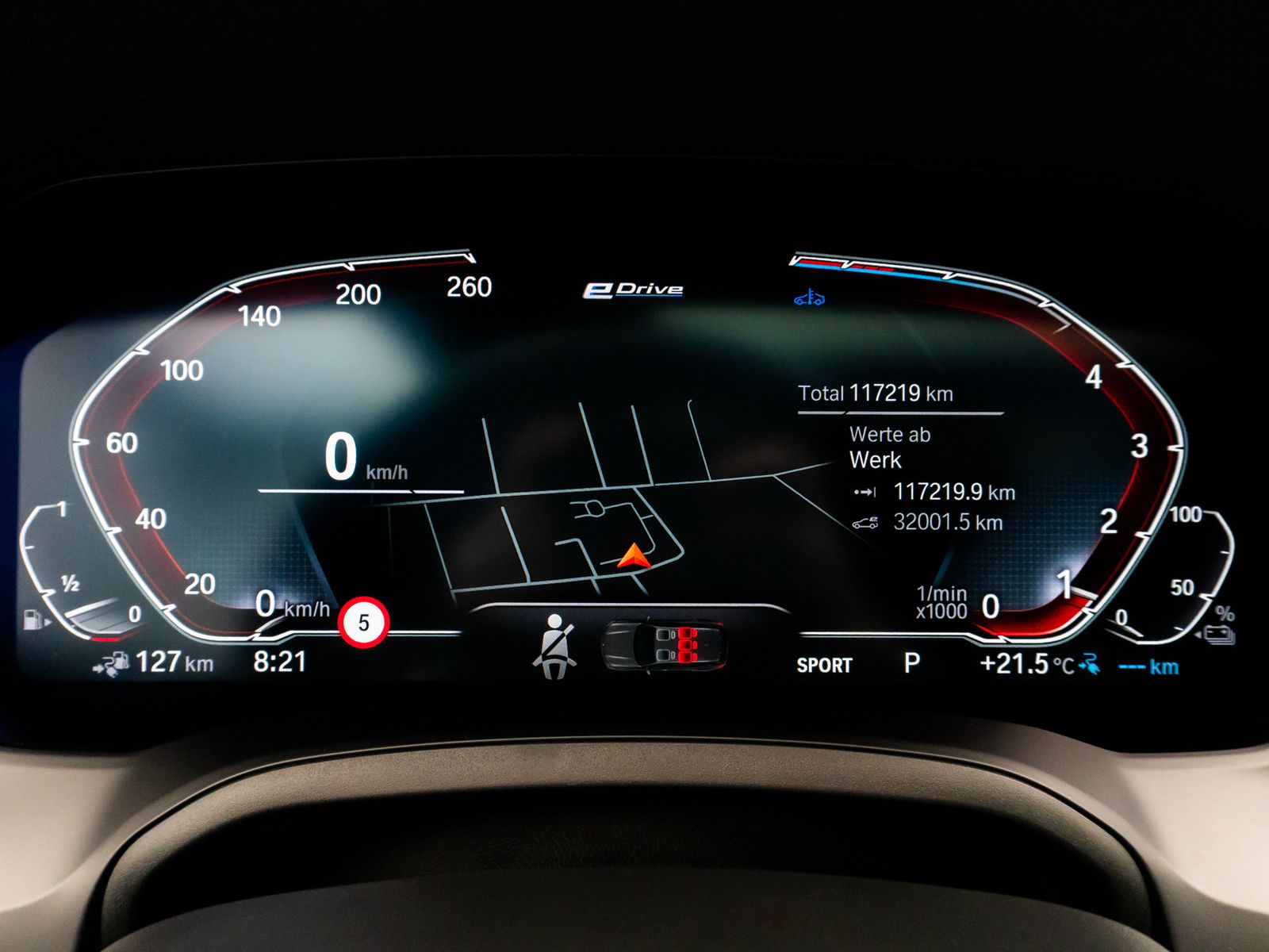 Fahrzeugabbildung BMW 330e SAG Laser 360°DAB HUD Komfort AHK Sport 18"