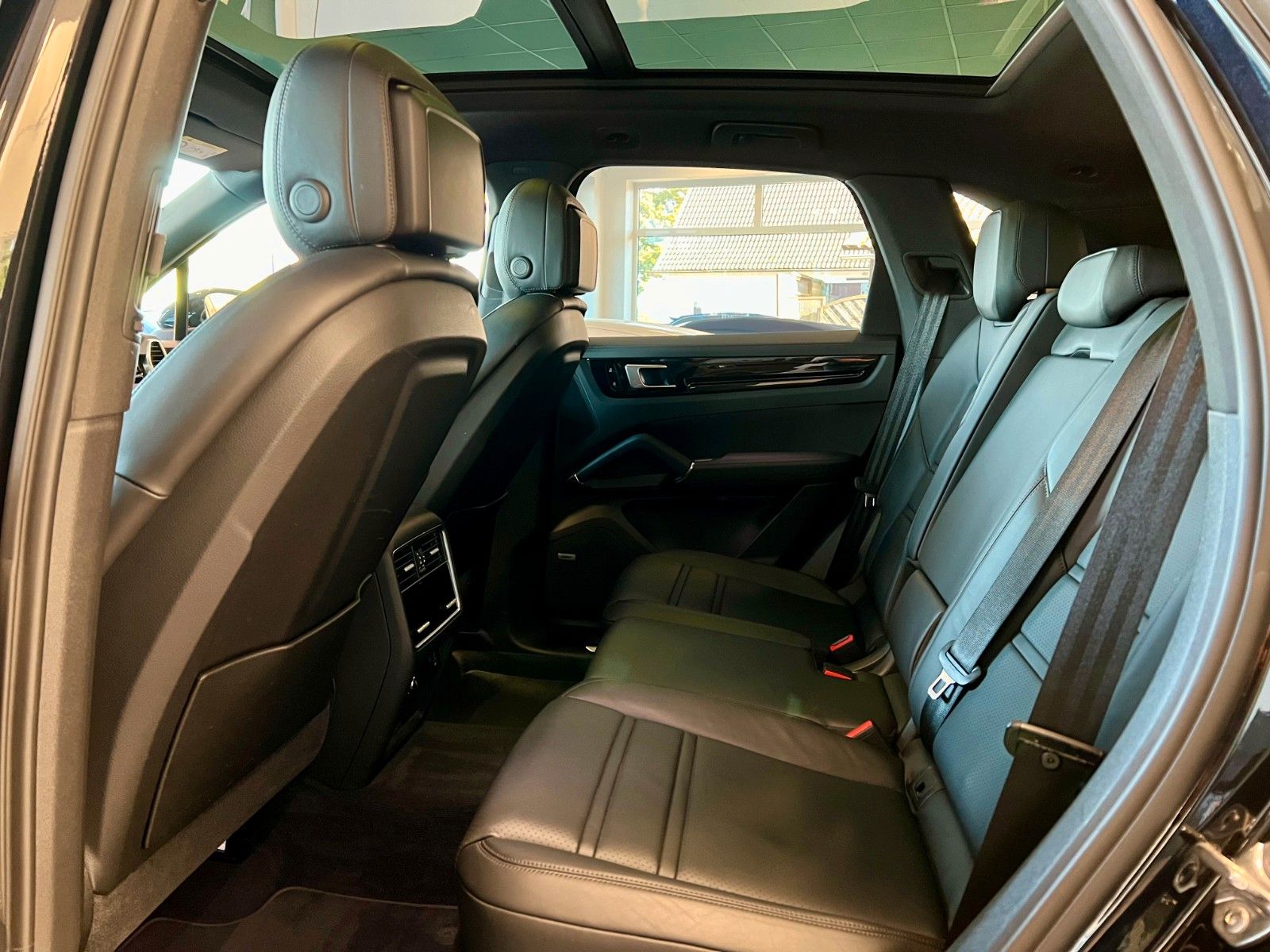 Fahrzeugabbildung Porsche Cayenne S Luftfederung/Panorama/HeadUP/Keyless