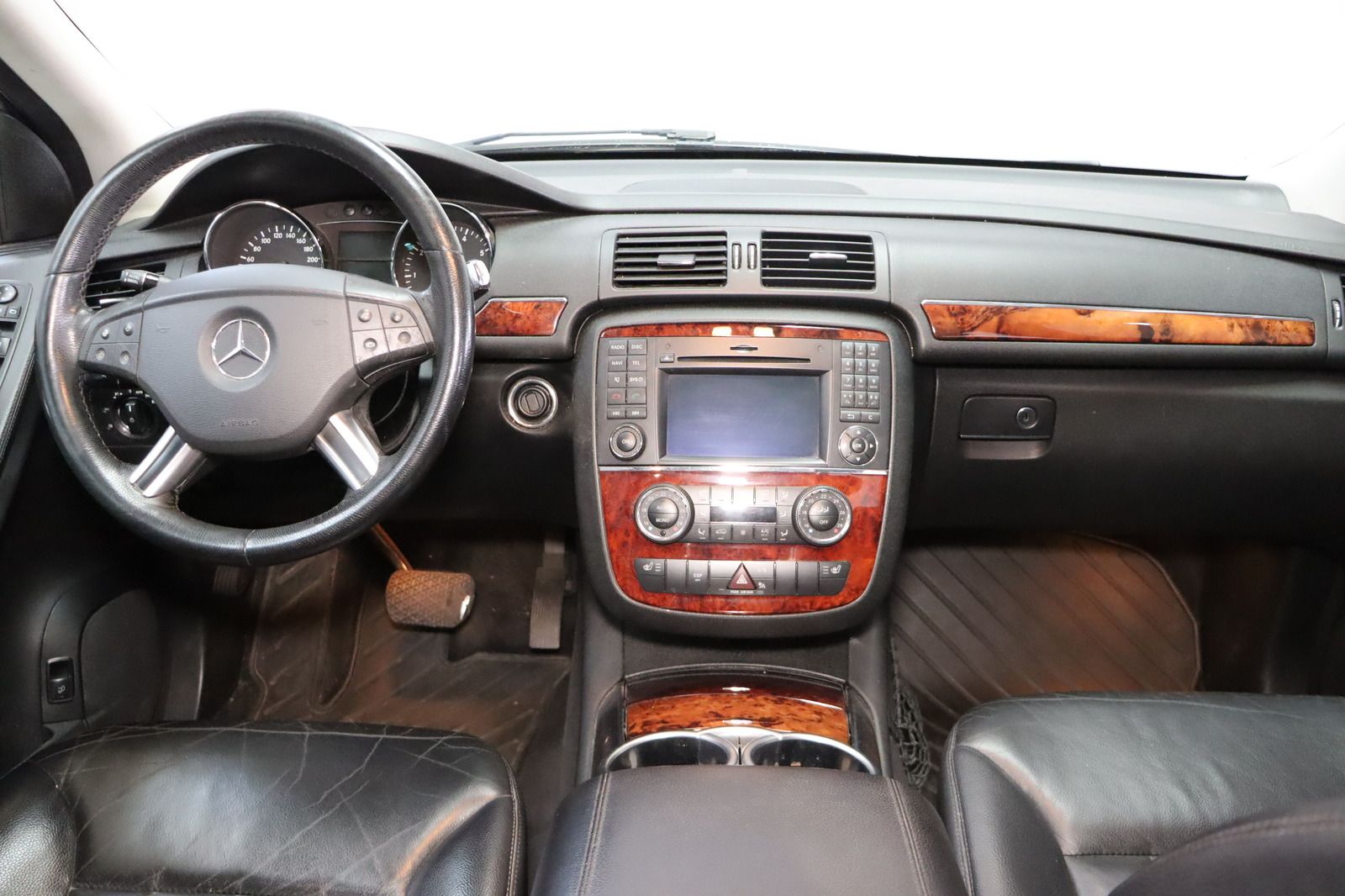 Fahrzeugabbildung Mercedes-Benz R 500 4MATIC lang Navi * Memory * Rückfahrk. *