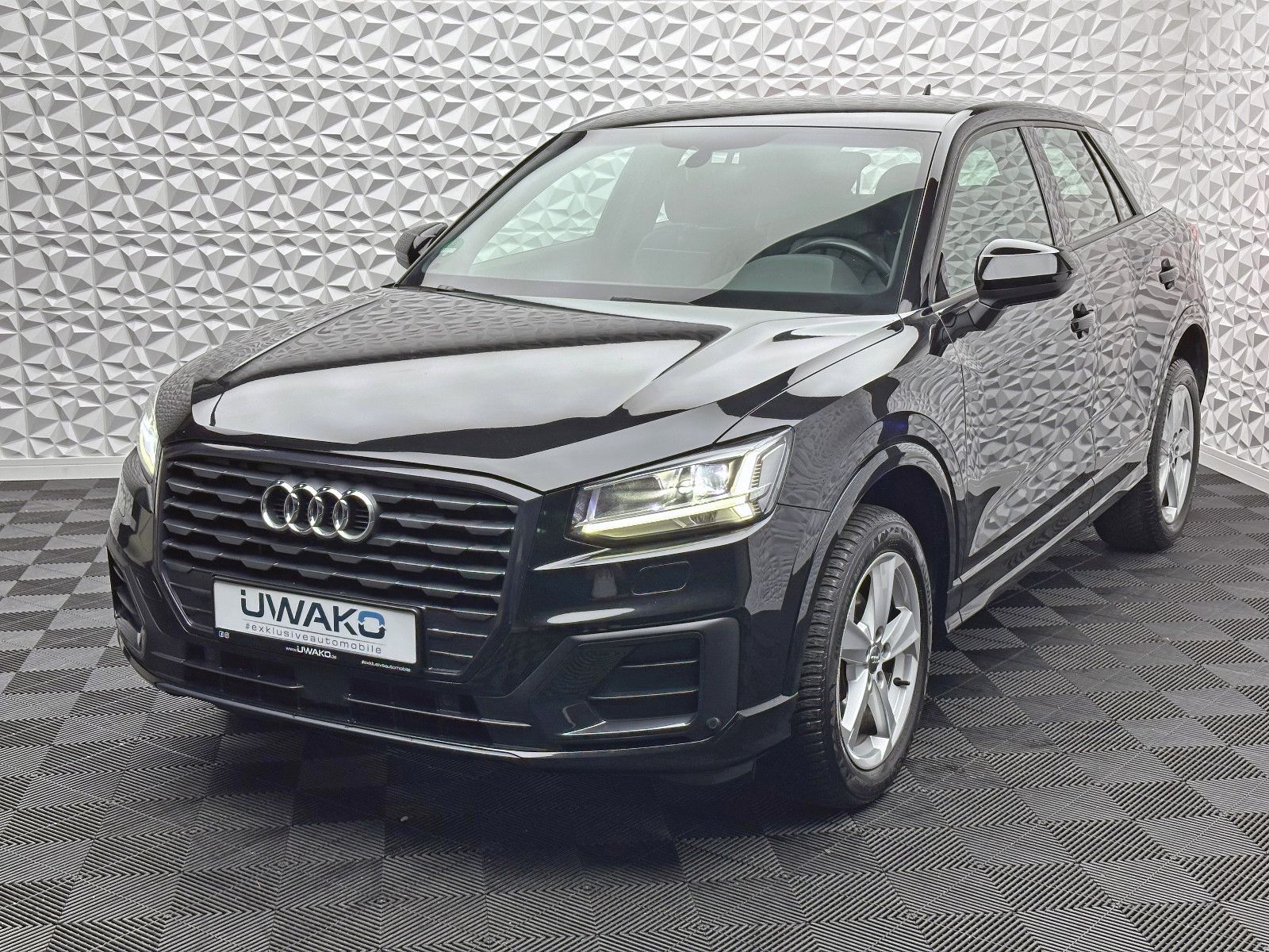 Fahrzeugabbildung Audi Q2 35 TFSI S-LINE/S-TRO/KEY/NAVI/LED/NAV/PDC/DAB