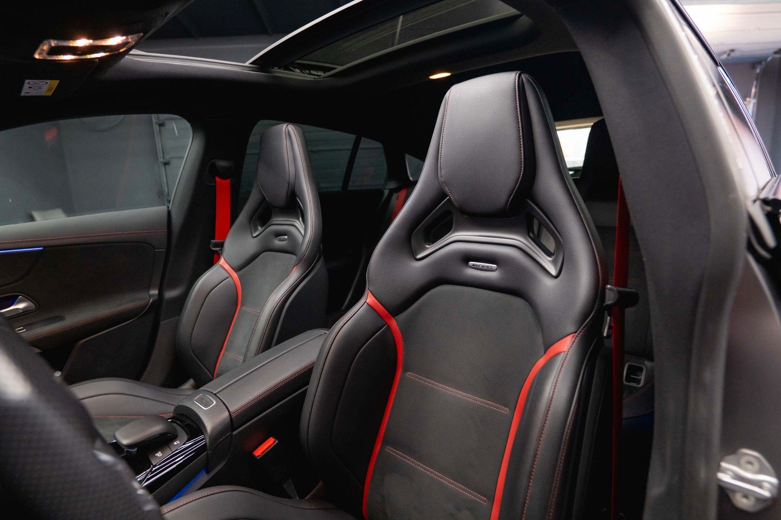 Fahrzeugabbildung Mercedes-Benz CLA 35 AMG 4Matic Performance Night-Paket | Pano