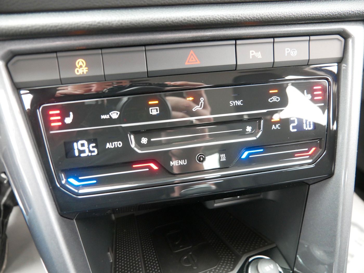 Fahrzeugabbildung Volkswagen T-Roc 1.5 Style NEU43T Standhz MATRIX ACC Kamera