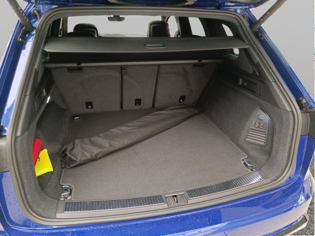 Fahrzeugabbildung Volkswagen Touareg R-Line Dynaudio Head Up Facelift Voll