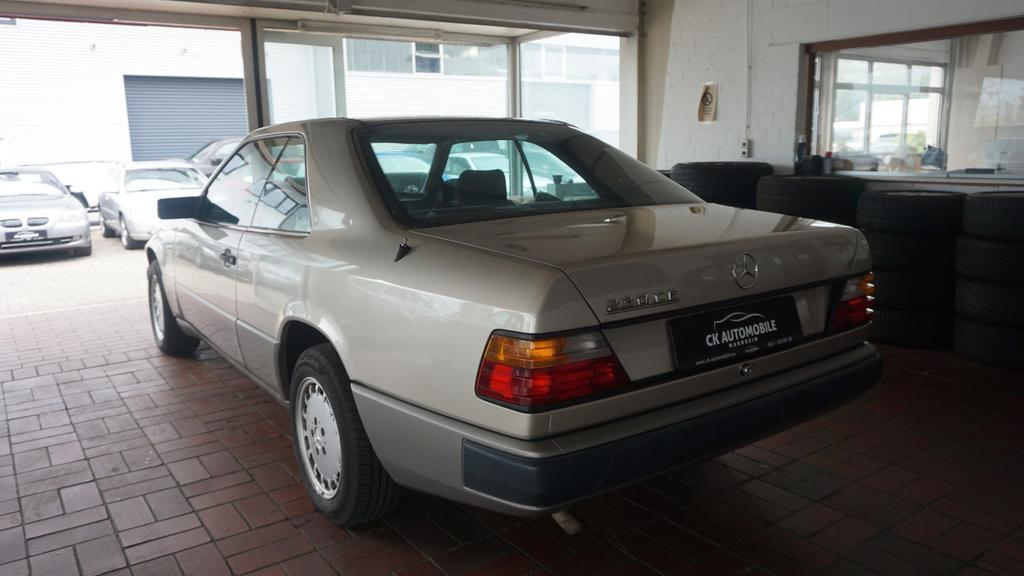Mercedes-Benz E 230