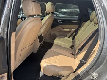 Porsche Cayenne - 8