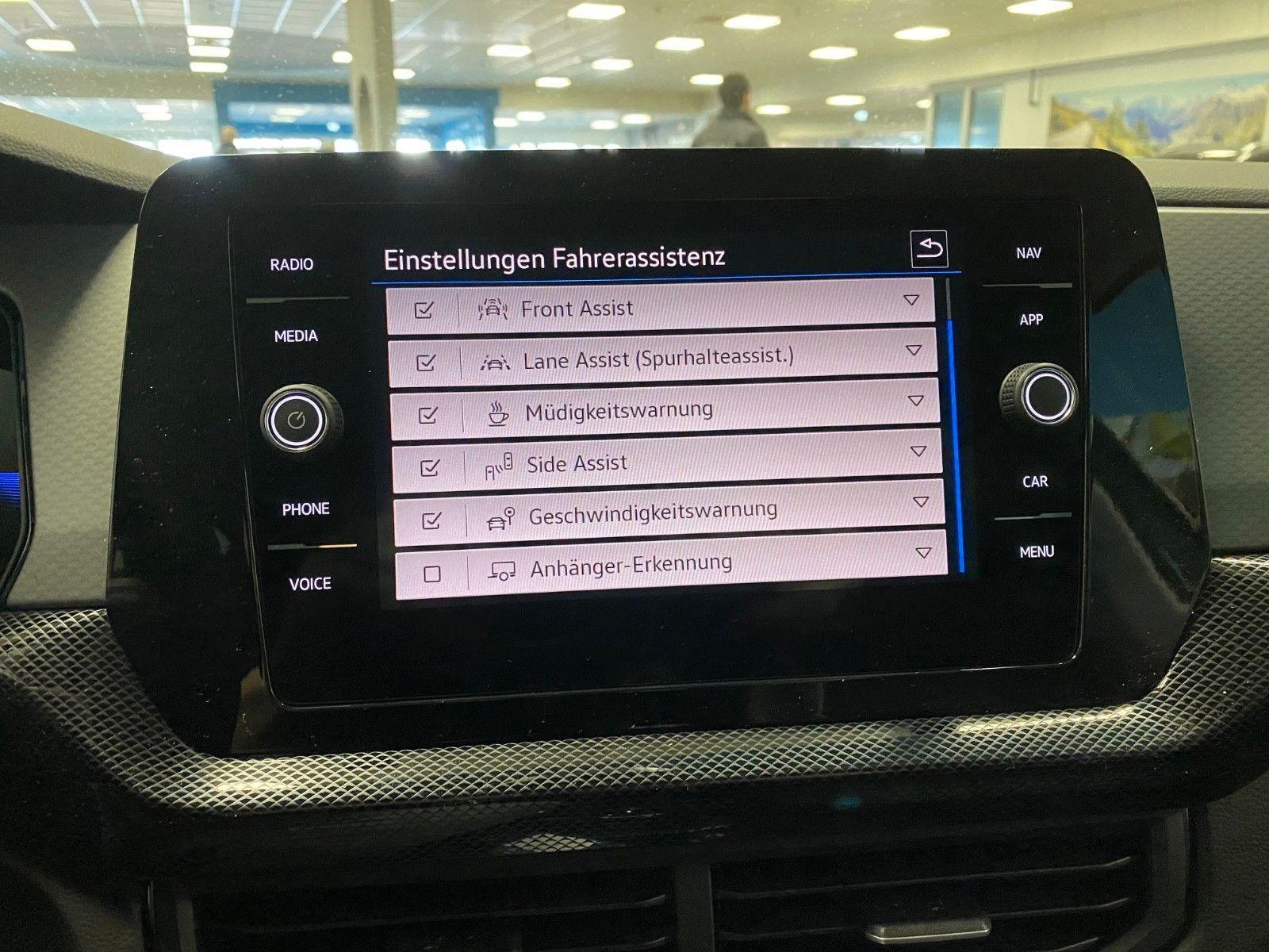 Fahrzeugabbildung Volkswagen T-Cross 1.0 TSI DSG Life+AHK+KAMERA+PDC vo+hi+BC