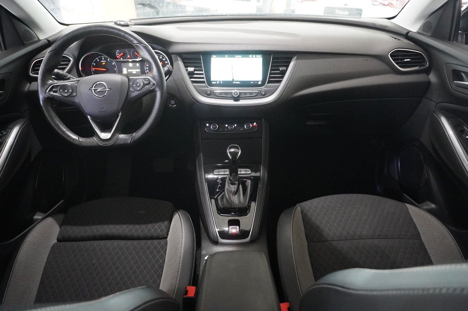 Fahrzeugabbildung Opel Grandland (X) 1.2T INNOV. NAVI/LED/KAMERA/SH/DAB