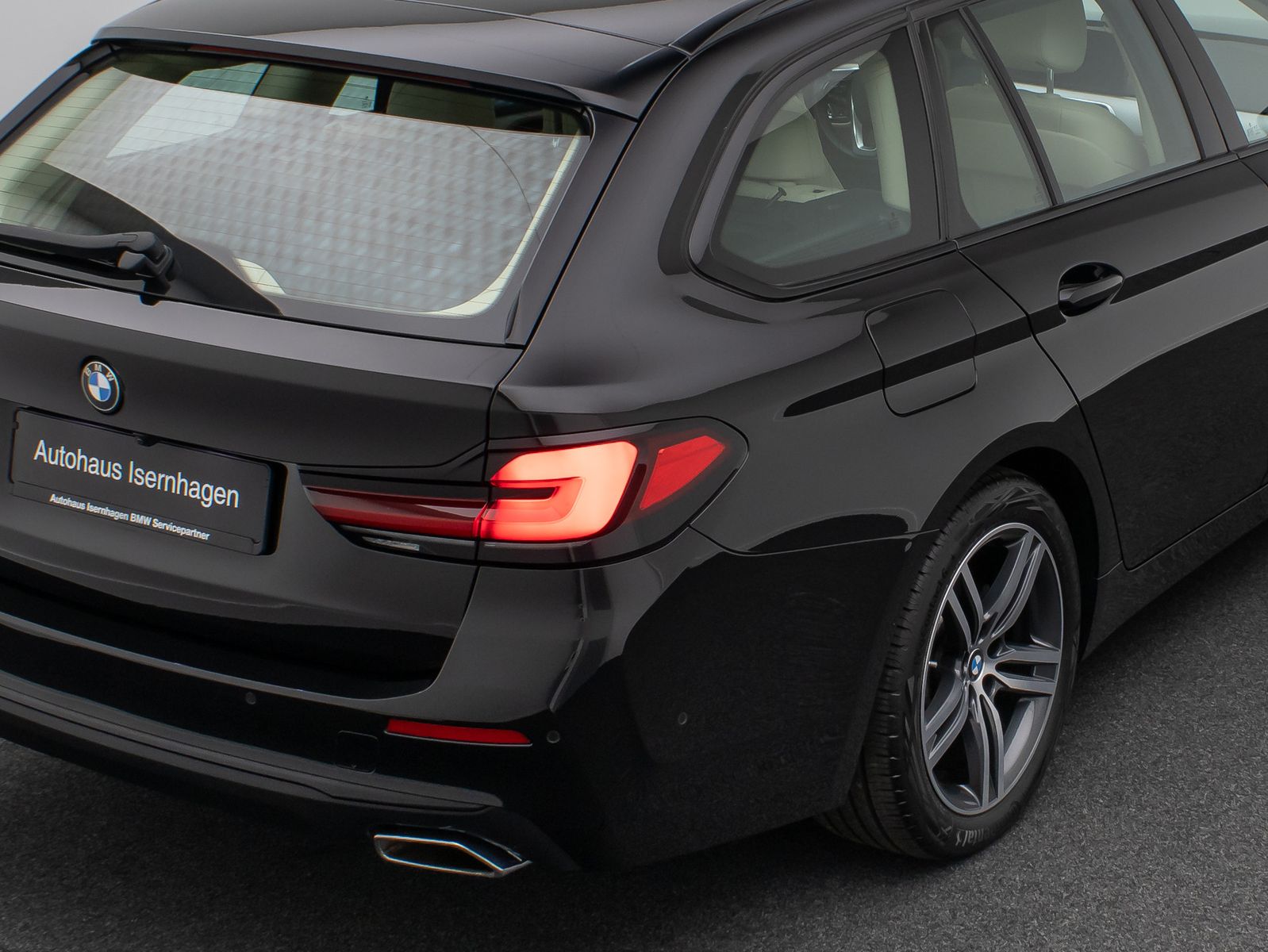 Fahrzeugabbildung BMW 520d Panorama 360° HUD DAB Komfort Alarm AHK LED