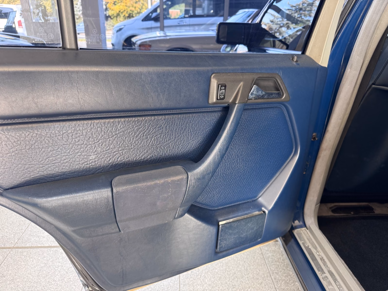 MERCEDES-BENZ E 230 132 ch BVA W124 - CLIM - CHAUFFAGE STATIONNAIRE - CUIR - ATTELAGE - 244600 km