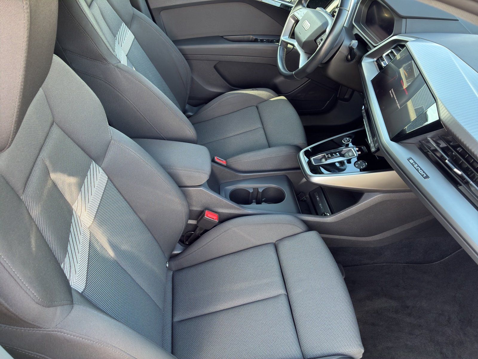 Fahrzeugabbildung Audi Q4 e-tron 40 e-tron Kamera,LED,Matrix,Navi,PDC
