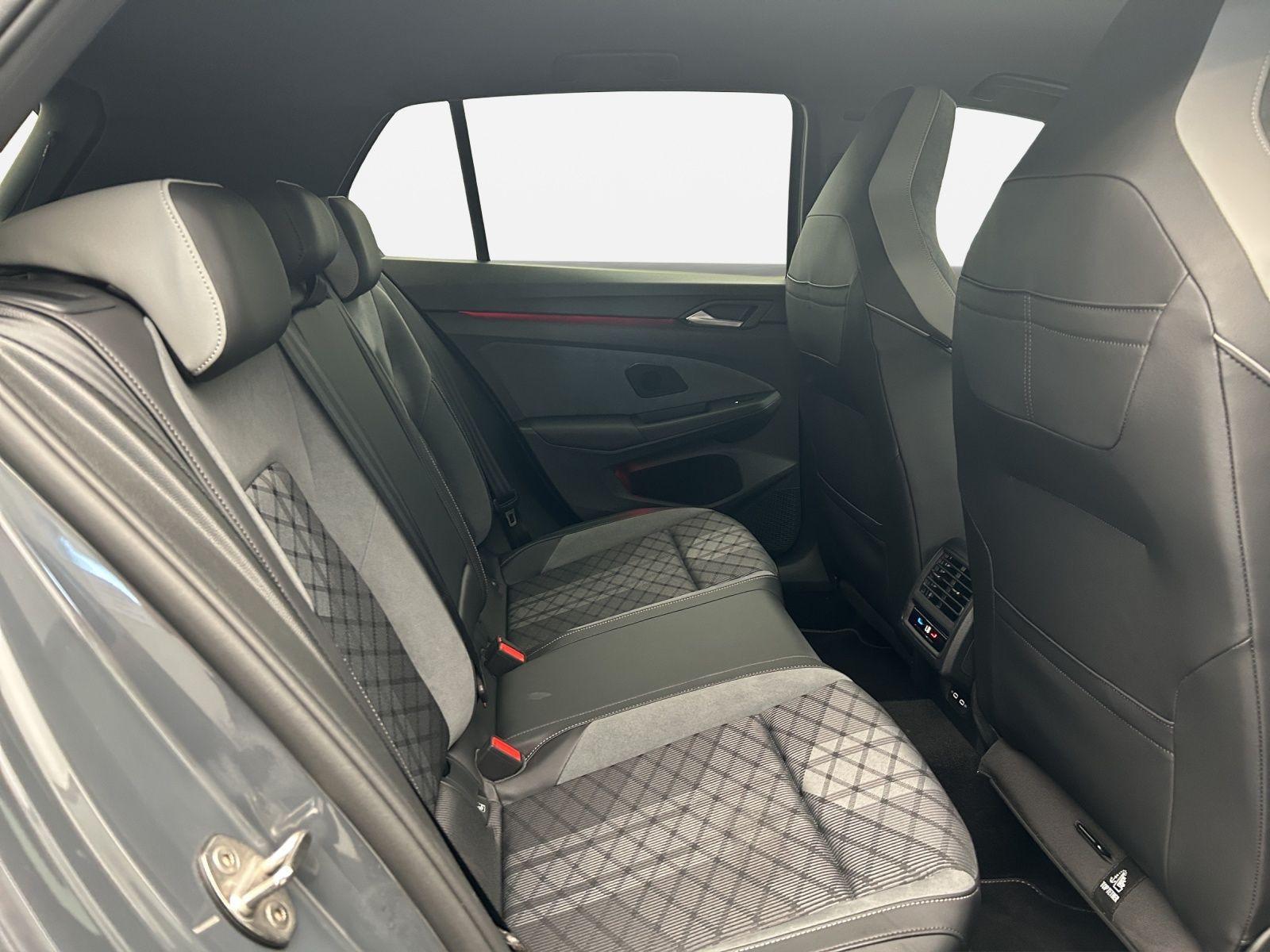 Volkswagen Golf VIII 1.5 eTSI DSG R-LINE*BLACK-STYLE*IQ.LIG, миниатюра 16