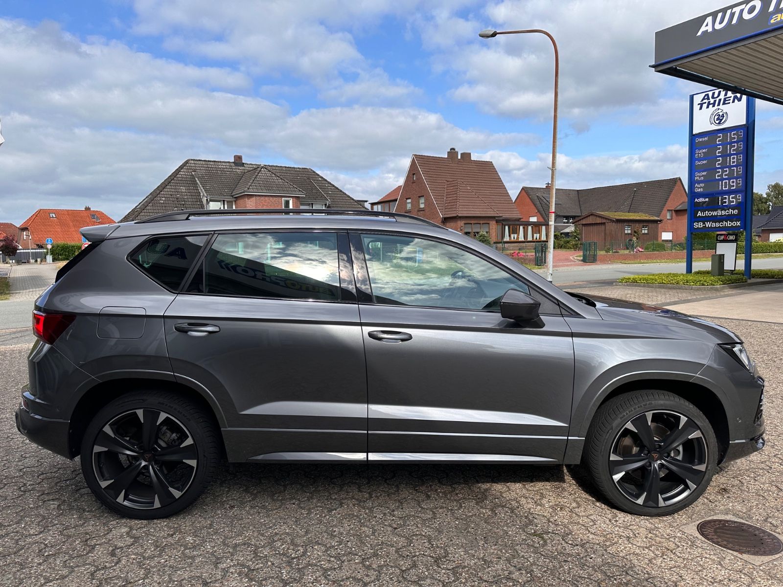 Fahrzeugabbildung CUPRA Ateca 1.5 TSI DSG Pano/ACC/Navi/LED/SHZG/Travel
