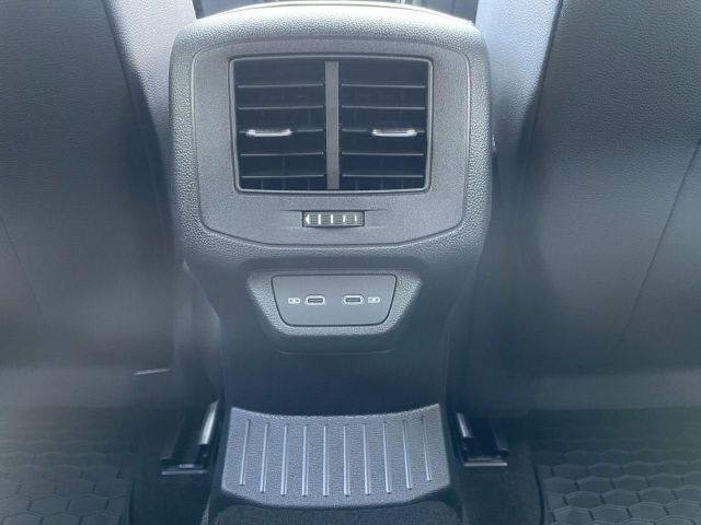 T-Roc R-Line 1.5 TSI OPF DSG/AHK/RFK/IQ.D/NAVI