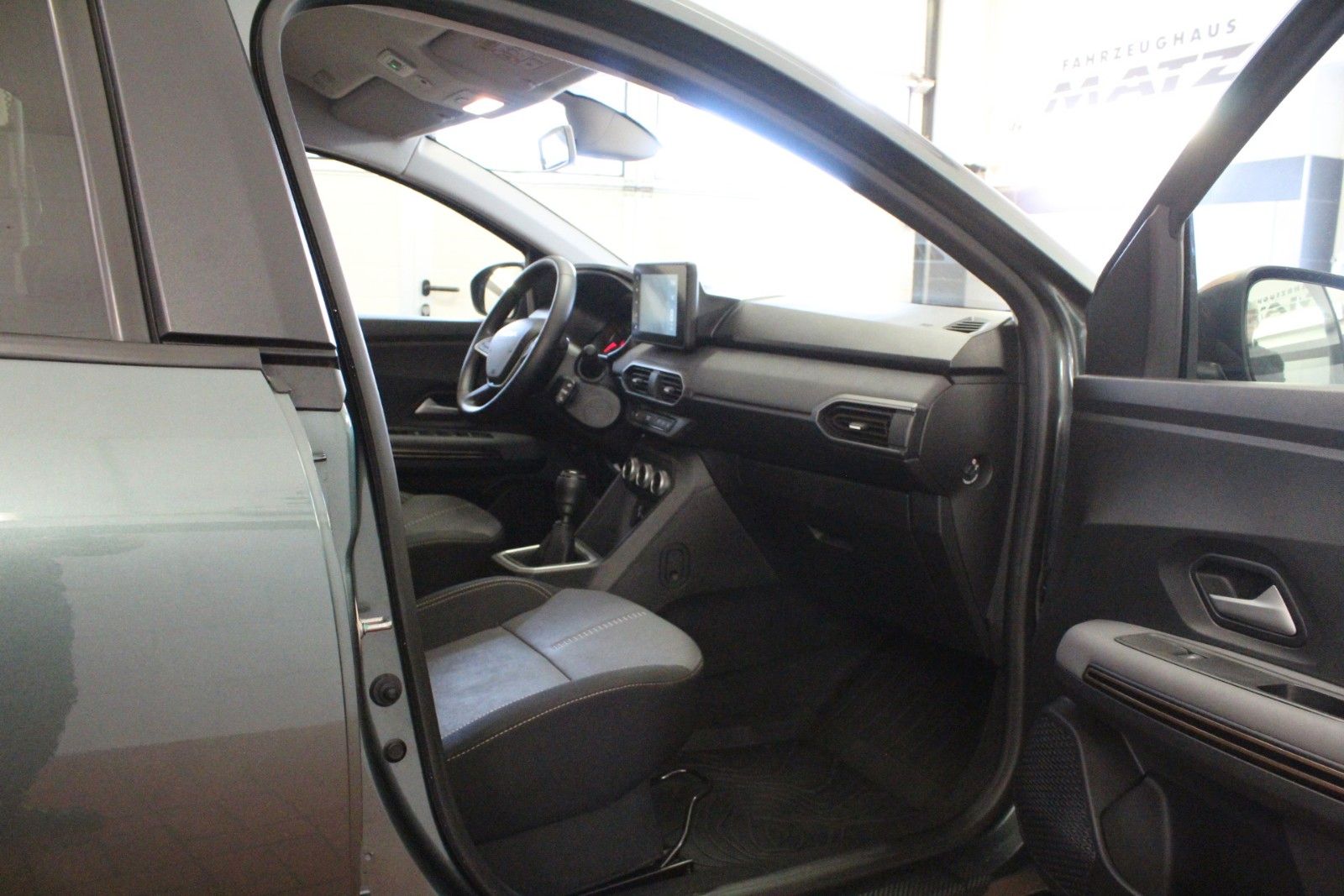 Fahrzeugabbildung Dacia Jogger TCE 110 Extreme+ 5-Sitzer *AHK*