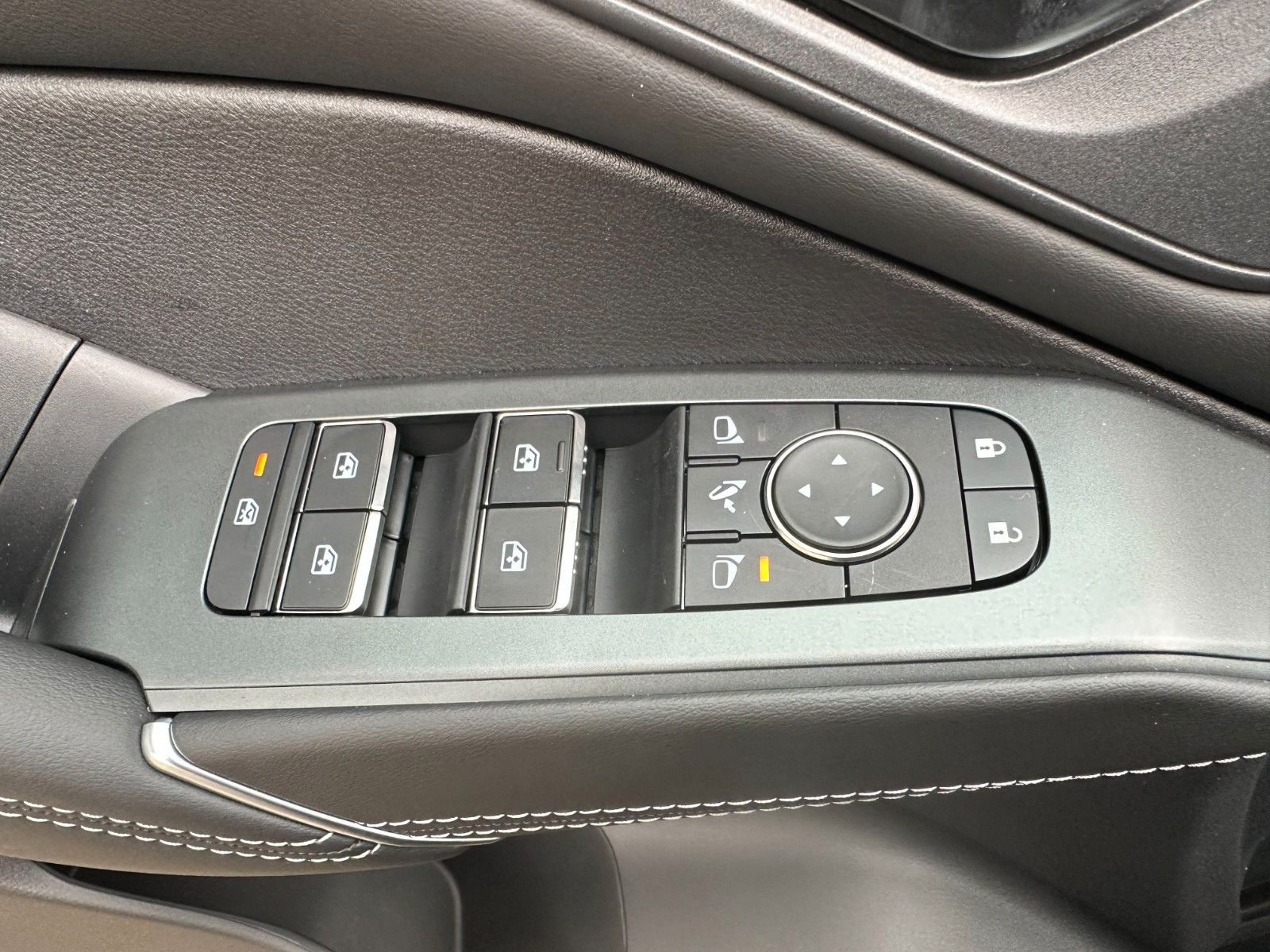 Fahrzeugabbildung Nissan Qashqai 1.3 DIG-T MHEV AT N-Connecta WINTERPAKET