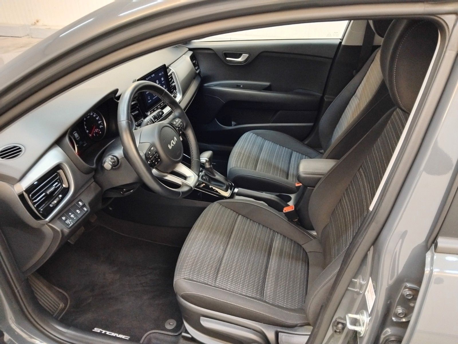 KIA Stonic (06/2026, Benzin)