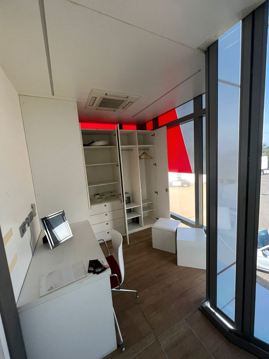 Fahrzeugabbildung Andere Einzigartiges Formel-1-Motorhome