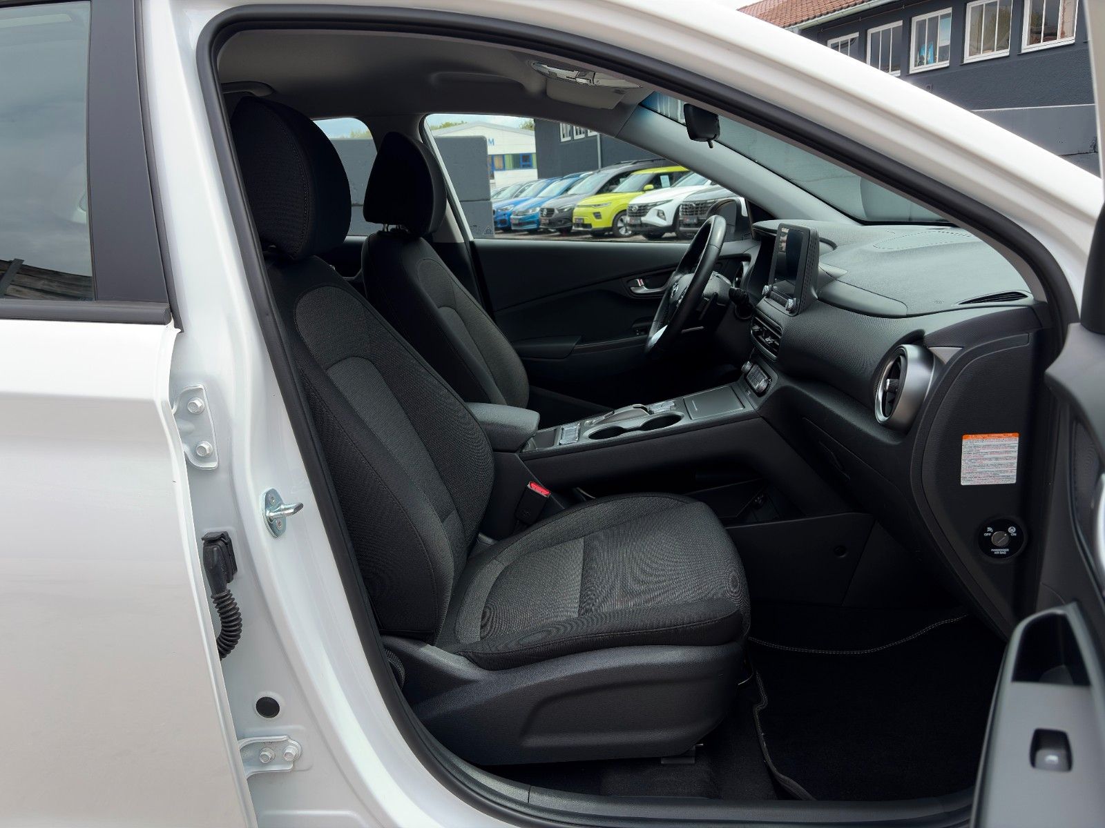 Fahrzeugabbildung Hyundai KONA E Select ACC PDC CAM SHZ LKAS CarPlay