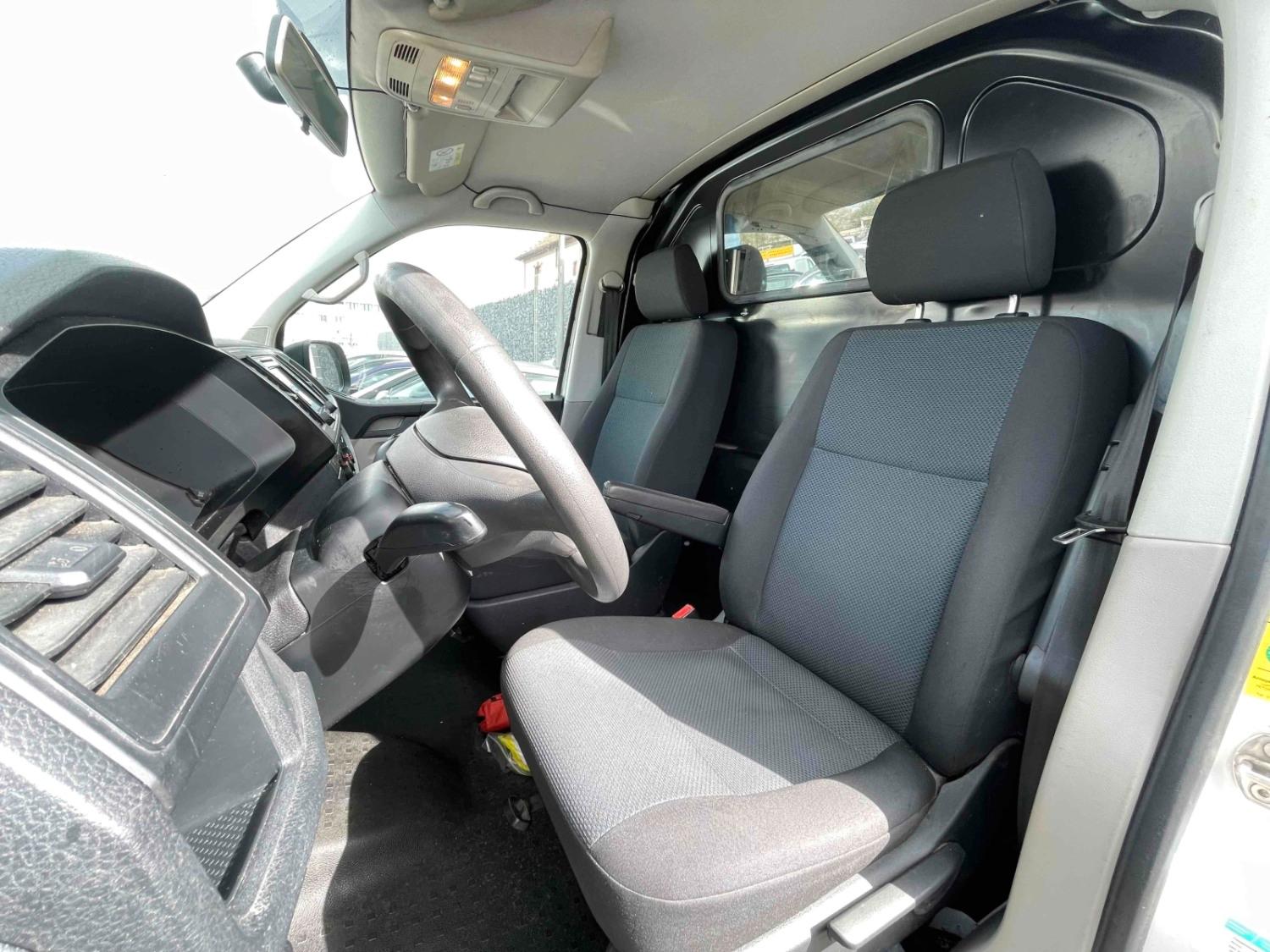 Volkswagen T6 Transporter Kasten Mittelhochdach lang  Klima